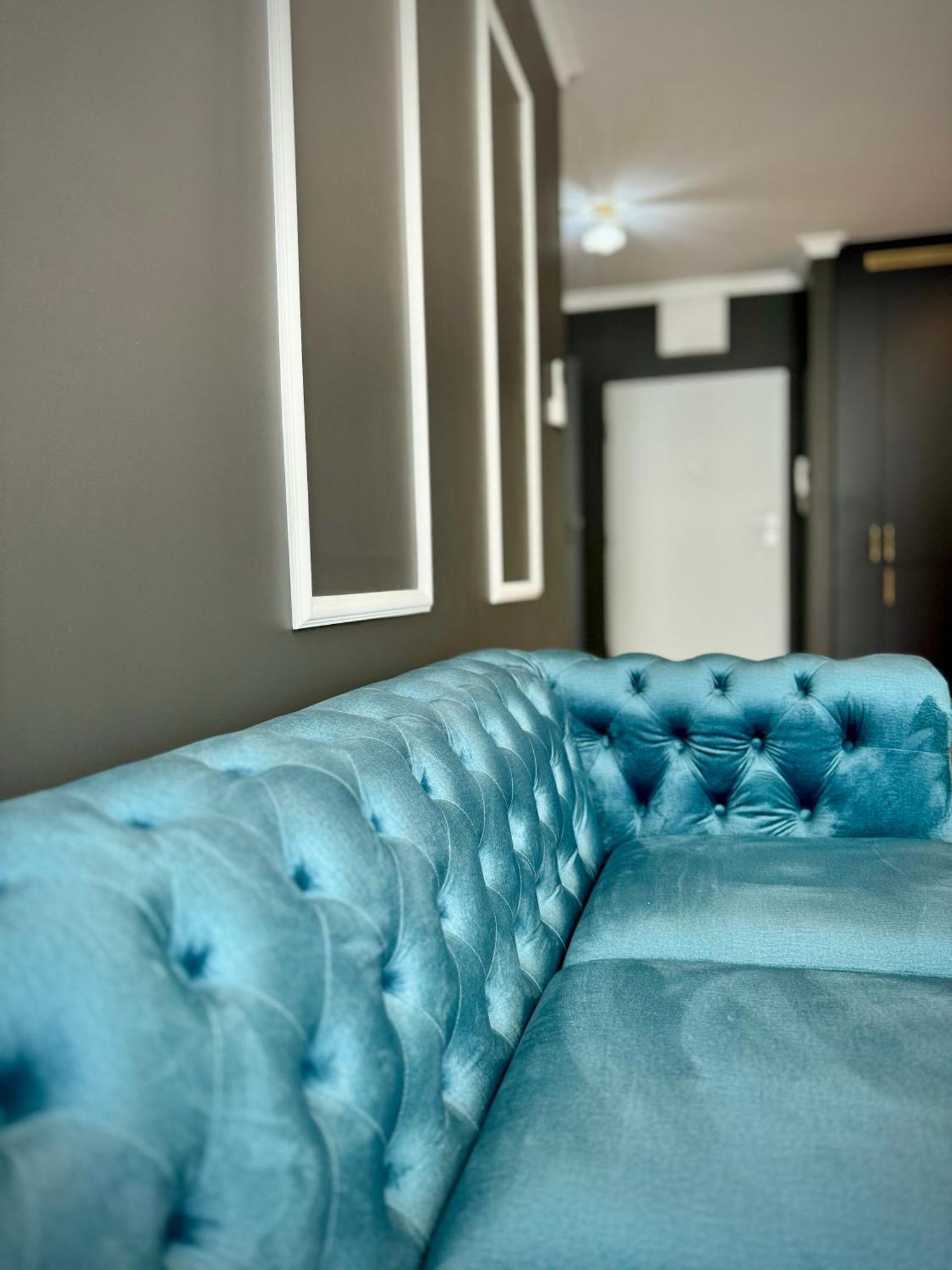 Ingalaxy Black Apartment *