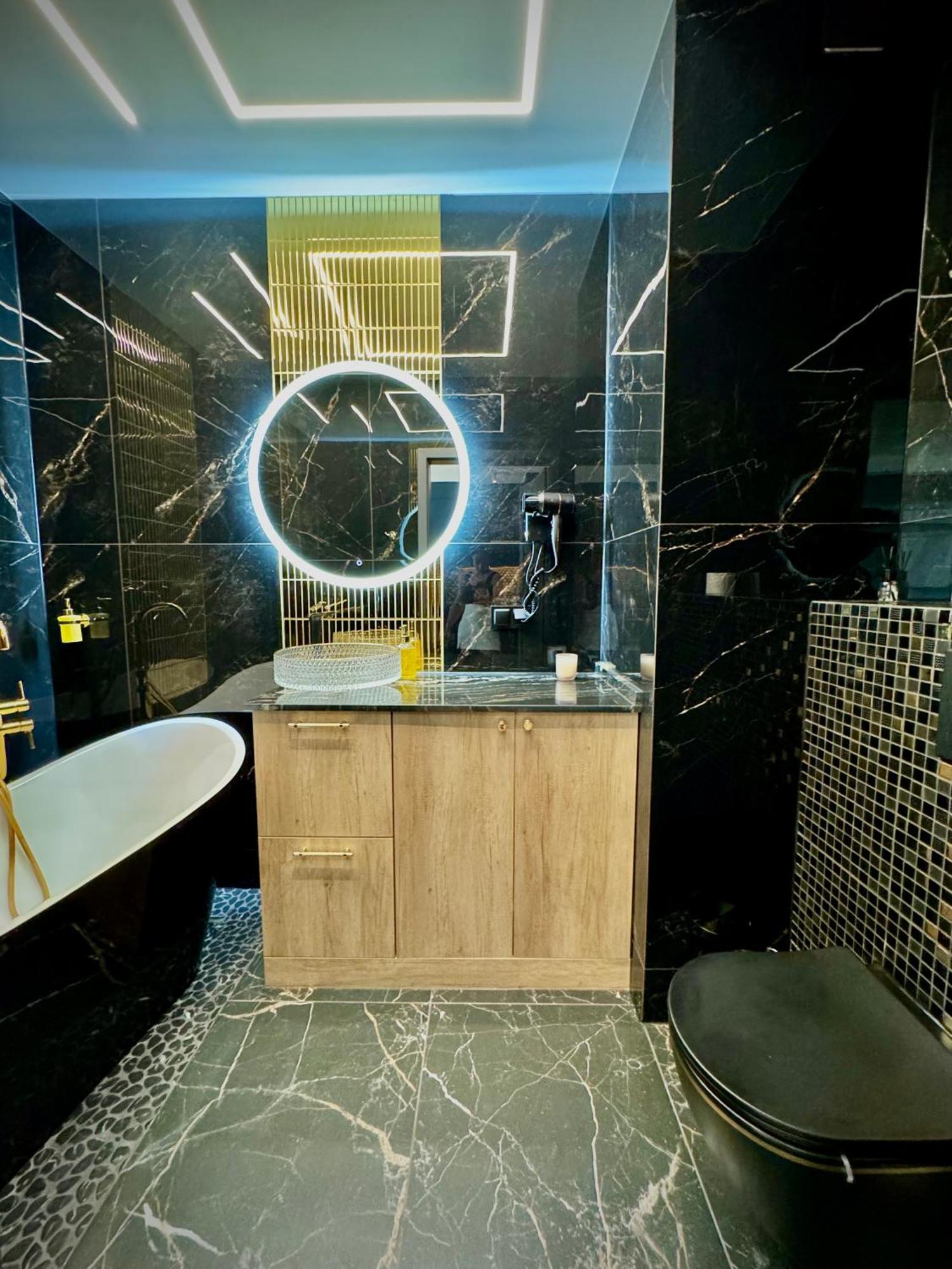 Ingalaxy Black Apartment *